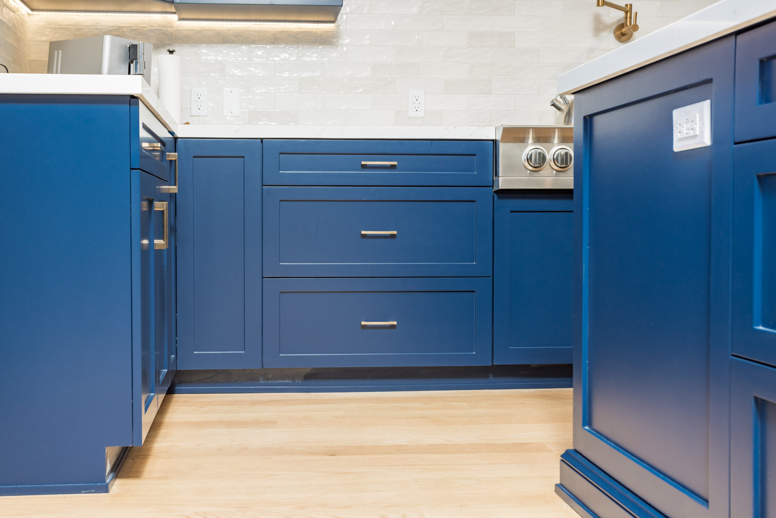 Minimal clean Flooring for your kitchen by builders of the south